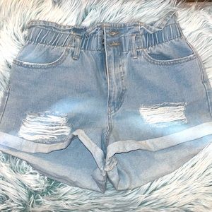 NWOT Distressed cuffed high rise stretch shorts!